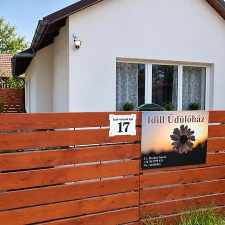 Idill Ueduelohaz 2 Apartmán *